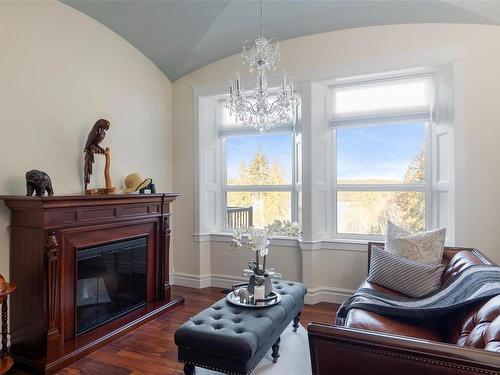 1810 Lands End Rd, North Saanich, BC - Indoor Photo Showing Living Room With Fireplace