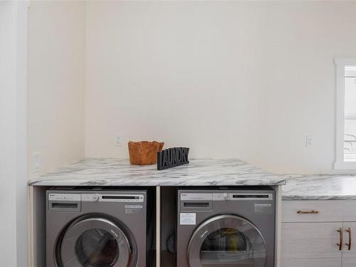 1810 Lands End Rd, North Saanich, BC - Indoor Photo Showing Laundry Room