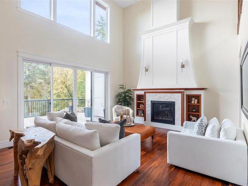 1810 Lands End Rd, North Saanich, BC - Indoor Photo Showing Living Room With Fireplace