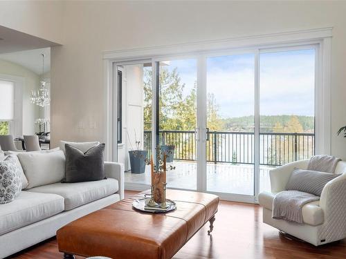 1810 Lands End Rd, North Saanich, BC - Indoor Photo Showing Living Room