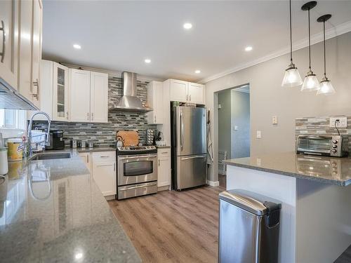 2118 Motion Dr, Port Alberni, BC - Indoor Photo Showing Kitchen With Stainless Steel Kitchen With Upgraded Kitchen