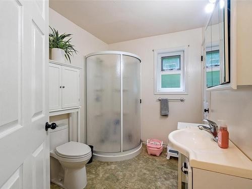6495 Burnett Pl, Duncan, BC - Indoor Photo Showing Bathroom