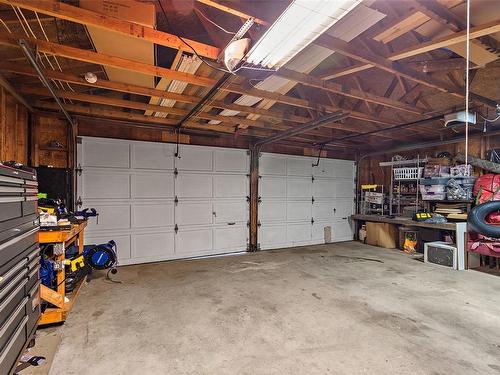 6495 Burnett Pl, Duncan, BC - Indoor Photo Showing Garage