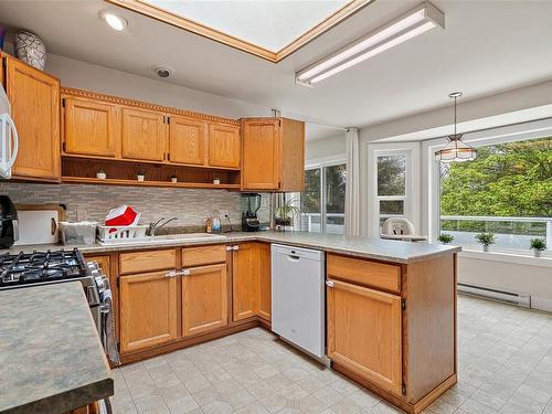 6495 Burnett Pl, Duncan, BC - Indoor Photo Showing Kitchen