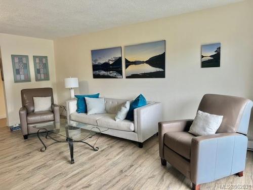313-801 Marine Dr, Port Alice, BC - Indoor Photo Showing Living Room