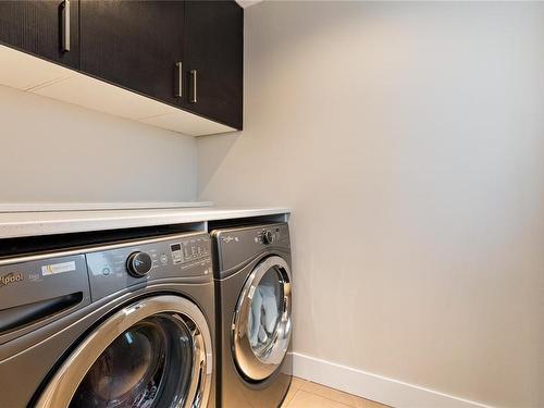 454 Regency Pl, Colwood, BC - Indoor Photo Showing Laundry Room