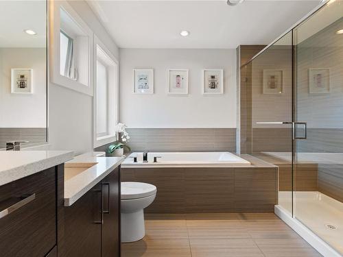 454 Regency Pl, Colwood, BC - Indoor Photo Showing Bathroom