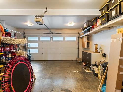 454 Regency Pl, Colwood, BC - Indoor Photo Showing Garage