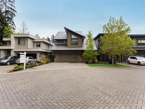 454 Regency Pl, Colwood, BC - Outdoor With Facade