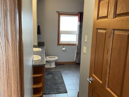 3913 Hwy 72, Sioux Lookout, ON - Indoor Photo Showing Bathroom