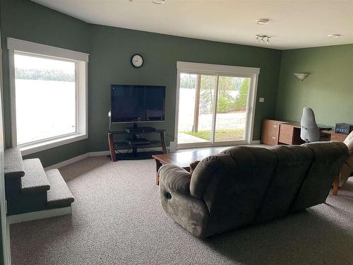 3913 Hwy 72, Sioux Lookout, ON - Indoor Photo Showing Living Room
