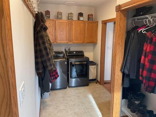 3913 Hwy 72, Sioux Lookout, ON - Indoor Photo Showing Laundry Room