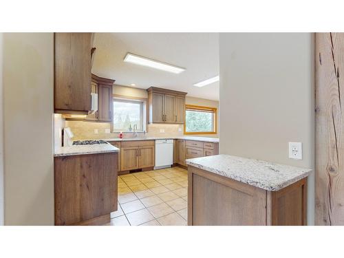 3814 Simms Road, Cranbrook, BC - Indoor Photo Showing Kitchen