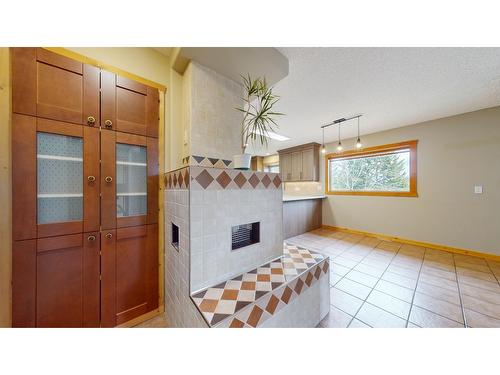 3814 Simms Road, Cranbrook, BC - Indoor With Fireplace