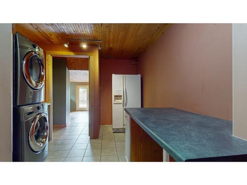 3814 Simms Road, Cranbrook, BC - Indoor Photo Showing Laundry Room