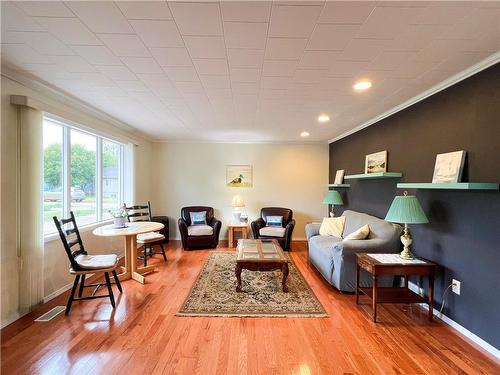 114 Teal Street, Oak Lake Beach, MB - Indoor Photo Showing Living Room