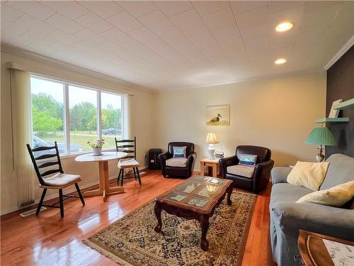 114 Teal Street, Oak Lake Beach, MB - Indoor Photo Showing Living Room