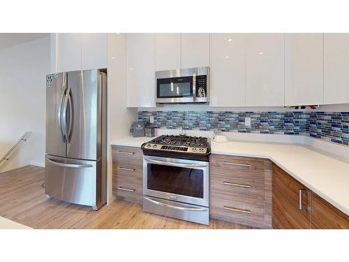 582 Mark Street, Kimberley, BC - Indoor Photo Showing Kitchen With Stainless Steel Kitchen With Upgraded Kitchen