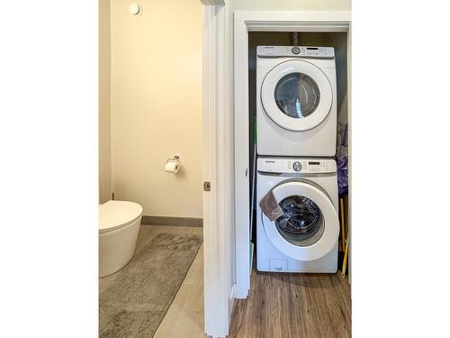 582 Mark Street, Kimberley, BC - Indoor Photo Showing Laundry Room