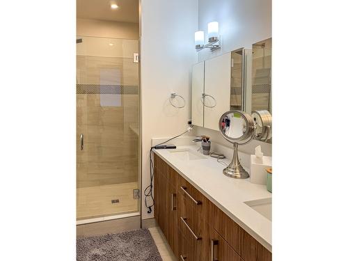 582 Mark Street, Kimberley, BC - Indoor Photo Showing Bathroom