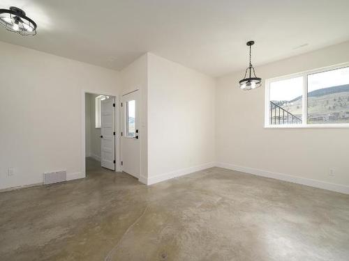 216 Holloway Drive, Kamloops, BC - Indoor Photo Showing Other Room