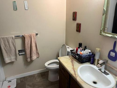 2318 Parkcrest Ave, Kamloops, BC - Indoor Photo Showing Bathroom