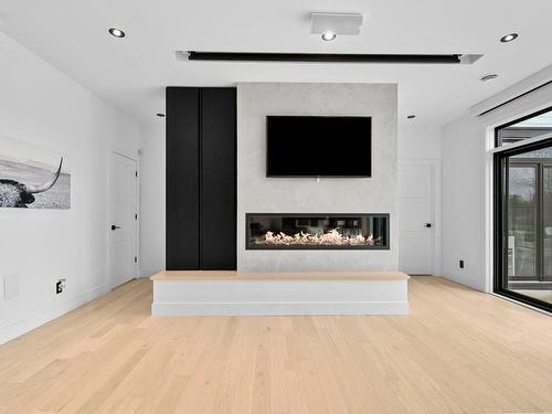 Salon - 70 Rue Du Pavillon, Sainte-Anne-Des-Plaines, QC - Indoor Photo Showing Other Room With Fireplace