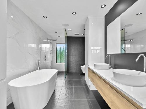 Salle de bains attenante Ã  la CCP - 70 Rue Du Pavillon, Sainte-Anne-Des-Plaines, QC - Indoor Photo Showing Bathroom