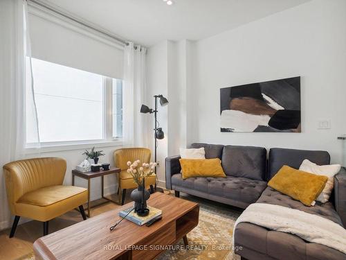 1 Flax Field Lane, Toronto, ON - Indoor Photo Showing Living Room
