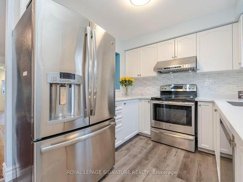 162-5260 Mcfarren Blvd, Mississauga, ON - Indoor Photo Showing Kitchen With Stainless Steel Kitchen With Upgraded Kitchen