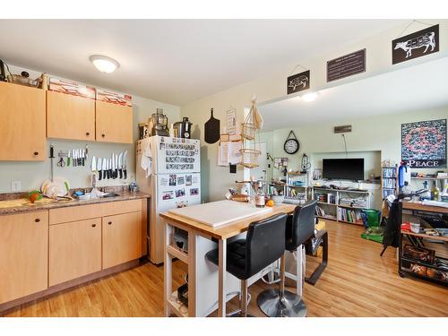 525 11Th Avenue, North Castlegar, BC - Indoor Photo Showing Kitchen