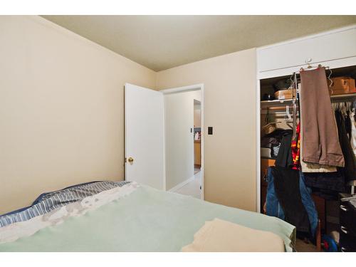 525 11Th Avenue, North Castlegar, BC - Indoor Photo Showing Bedroom