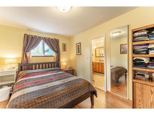 809 32Nd Avenue S, Erickson, BC - Indoor Photo Showing Bedroom