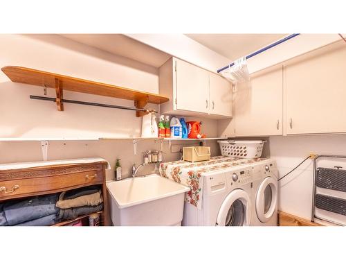809 32Nd Avenue S, Erickson, BC - Indoor Photo Showing Laundry Room