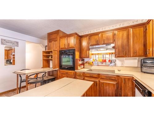 809 32Nd Avenue S, Erickson, BC - Indoor Photo Showing Kitchen