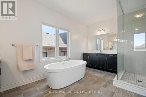 92 Holland Vista Street, East Gwillimbury, ON - Indoor Photo Showing Bathroom