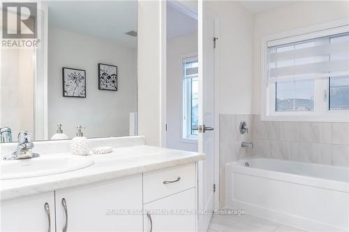 12 Stauffer Road, Brantford, ON - Indoor Photo Showing Bathroom