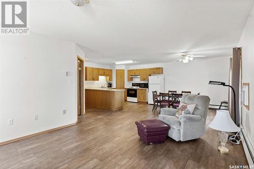 3 105 6Th Avenue E, Watrous, SK - Indoor Photo Showing Living Room