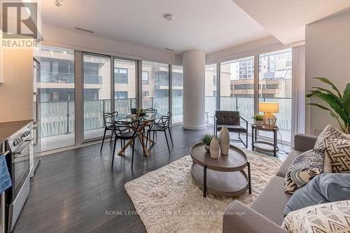 #607 - 42 Charles Street E, Toronto, ON - Indoor Photo Showing Living Room