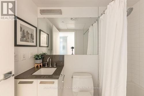#607 - 42 Charles Street E, Toronto, ON - Indoor Photo Showing Bathroom