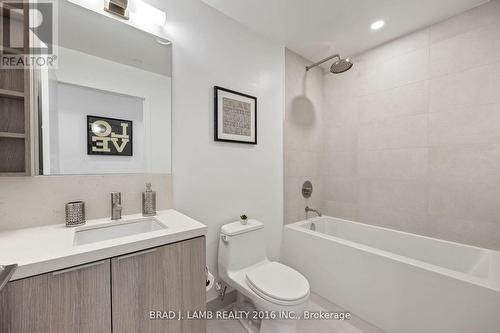 733 - 2020 Bathurst Street, Toronto, ON - Indoor Photo Showing Bathroom