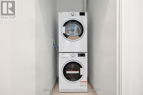 733 - 2020 Bathurst Street, Toronto, ON - Indoor Photo Showing Laundry Room