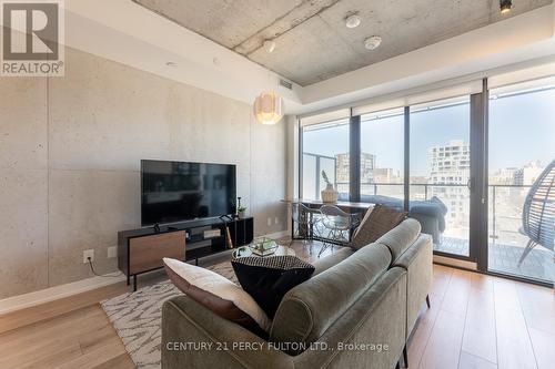 802 - 458 Richmond Street W, Toronto, ON - Indoor Photo Showing Living Room