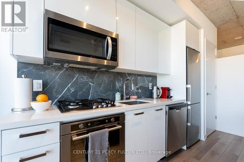 802 - 458 Richmond Street W, Toronto, ON - Indoor Photo Showing Kitchen