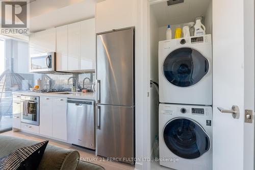802 - 458 Richmond Street W, Toronto, ON - Indoor Photo Showing Laundry Room