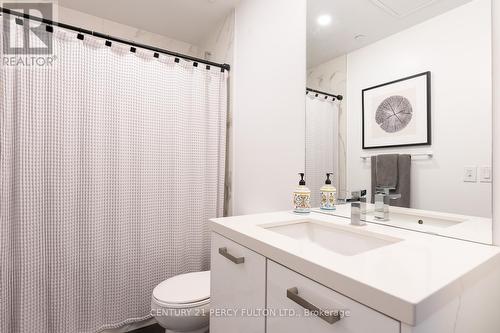 802 - 458 Richmond Street W, Toronto, ON - Indoor Photo Showing Bathroom