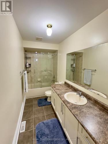 5 Streamline Drive, Brampton, ON - Indoor Photo Showing Bathroom