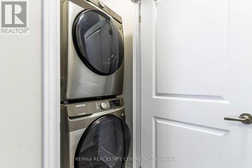 102 - 10 Birmingham Drive, Cambridge, ON - Indoor Photo Showing Laundry Room