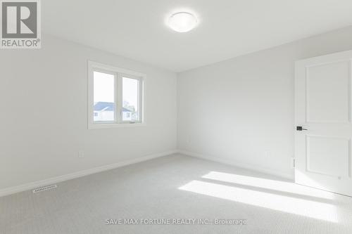2 Spruce Crescent, North Middlesex, ON - Indoor Photo Showing Other Room