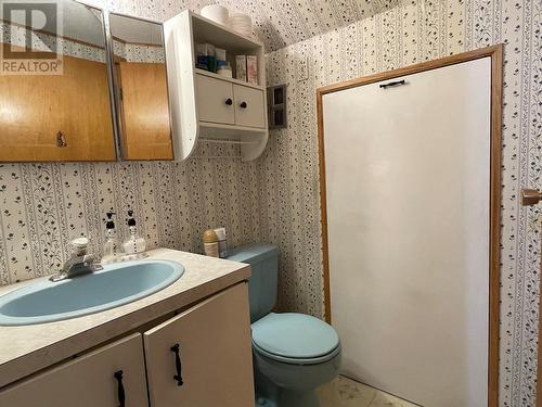 1000 121 Avenue, Dawson Creek, BC - Indoor Photo Showing Bathroom